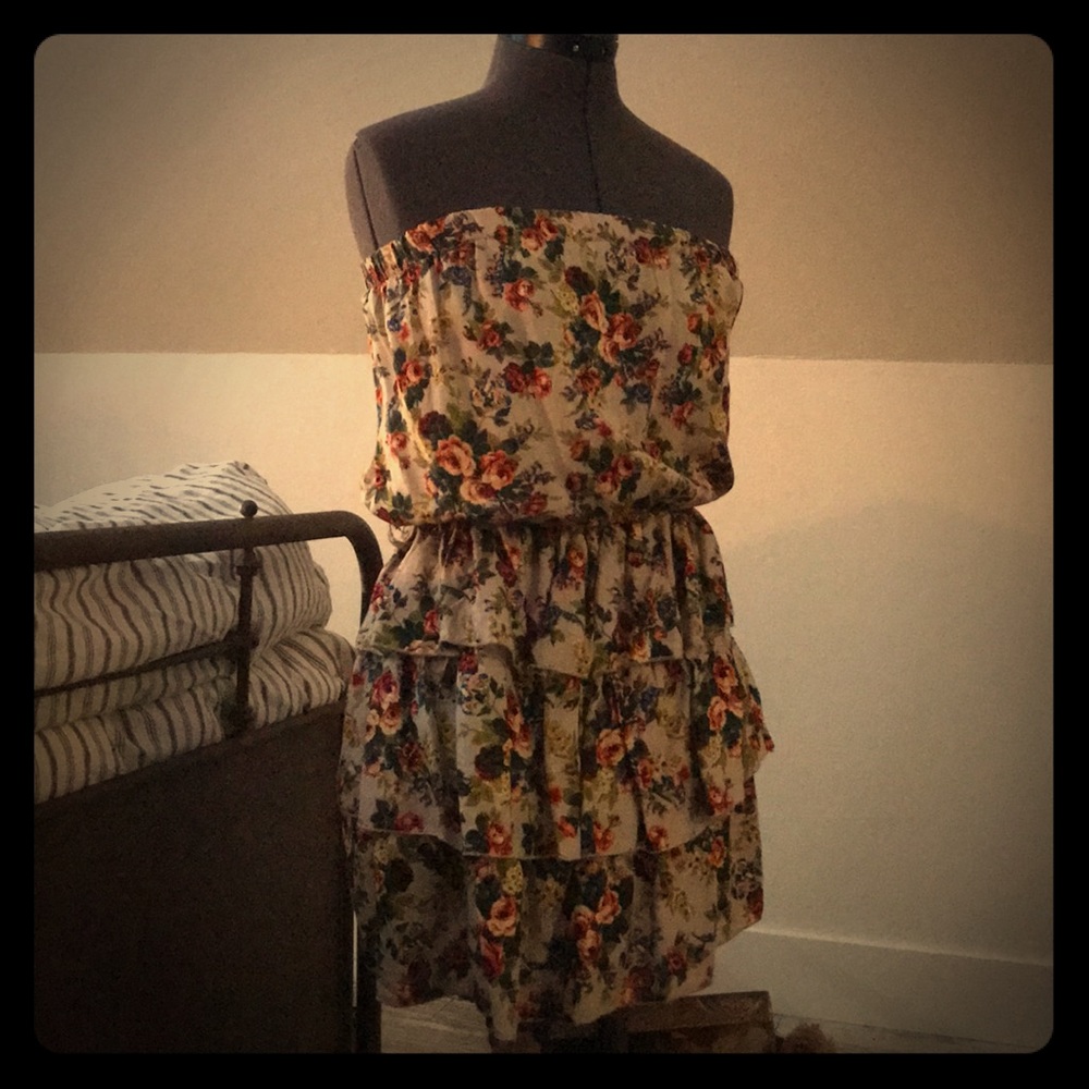 Antique rose print strapless dress.